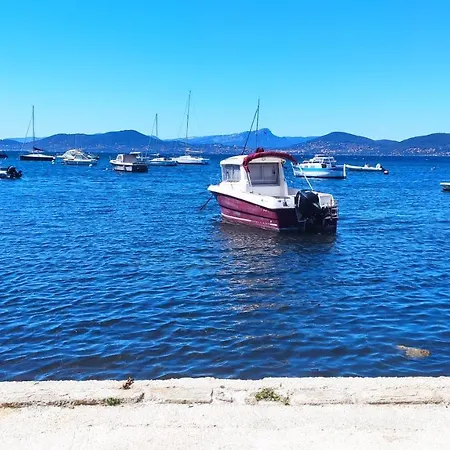Maison De Pecheur Les Pieds Dans L'eau Giens Holiday home Hyeres